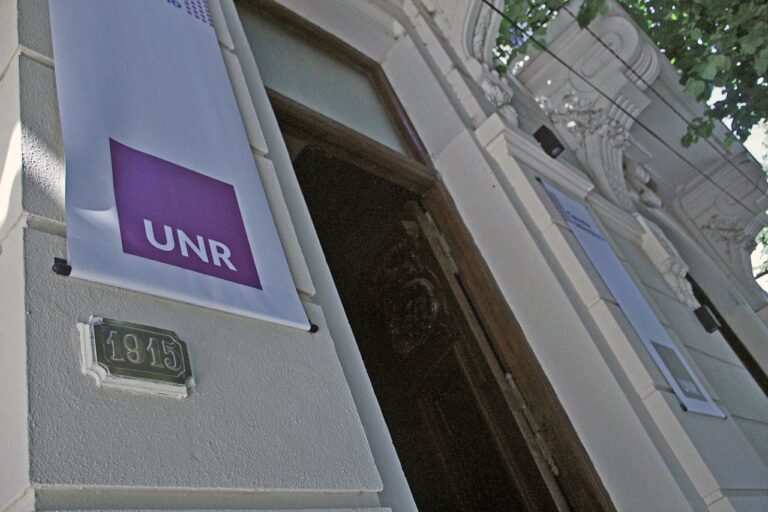 La UNR repudió el decretazo de Javier Milei: ‘‘Todo a espaldas del Congreso’’