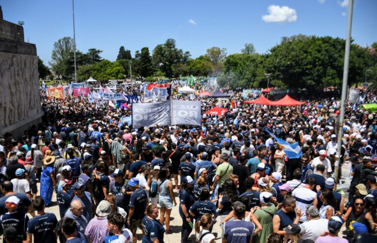 Paro nacional: multitudinaria convocatoria de las organizaciones gremiales y sociales en Rosario