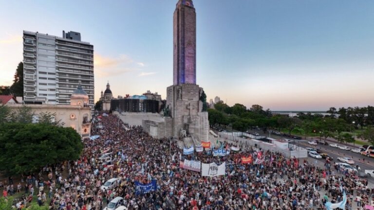 Paro general: cómo será la huelga en Rosario, con acto en el Monumento