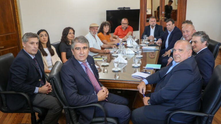 Paritaria: la provincia ratificó su posición de actualizar salarios de acuerdo al ingreso de recursos