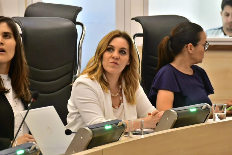 Quieren saber qué pasó con las obras de pavimento comprometidas en Barrio La Guardia