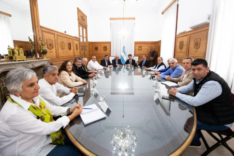 El Gobierno se reunió con la CGT en Casa Rosada