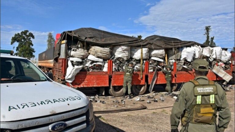 La Gendarmería retuvo en Corrientes un camión cargado de cobre: venía de Rosario