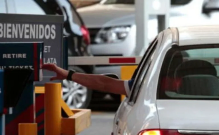 En el Concejo quieren regular los precios de cocheras y playas de estacionamiento