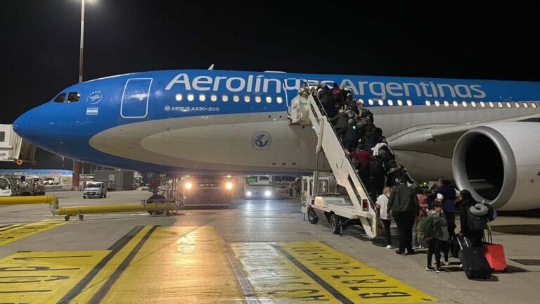 Aerolíneas Argentinas: regresan los vuelos nocturnos con tarifas promocionales