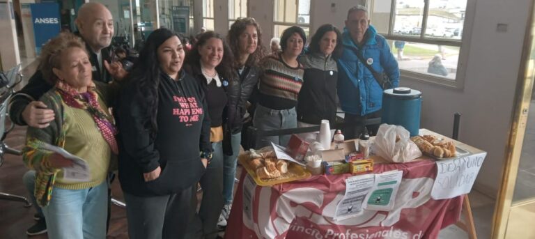 Salud en crisis: la Policía Federal amedrentó a los despedidos del Hospital Posadas