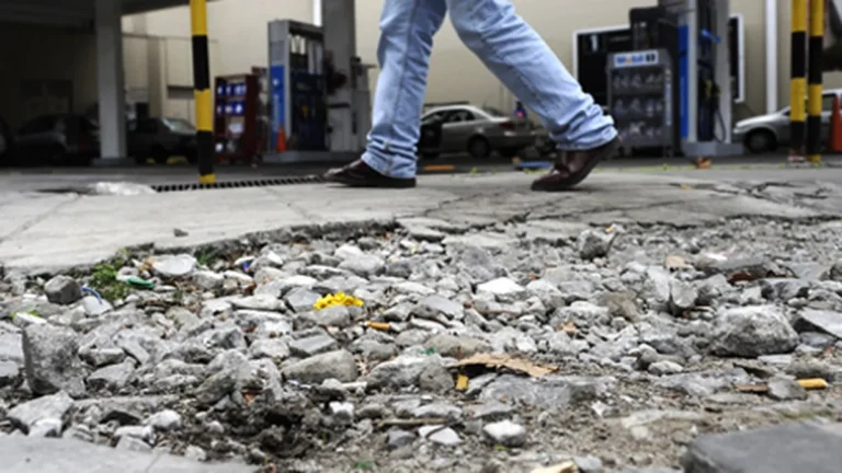 El Concejo aprobó un proyecto para reparar y mantener las veredas en toda la ciudad