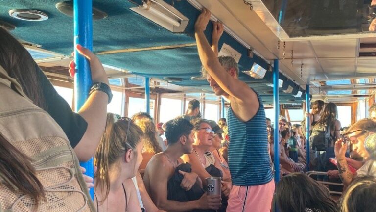 Suspenden a un servicio de lanchas por exceso de pasajeros en La Fluvial