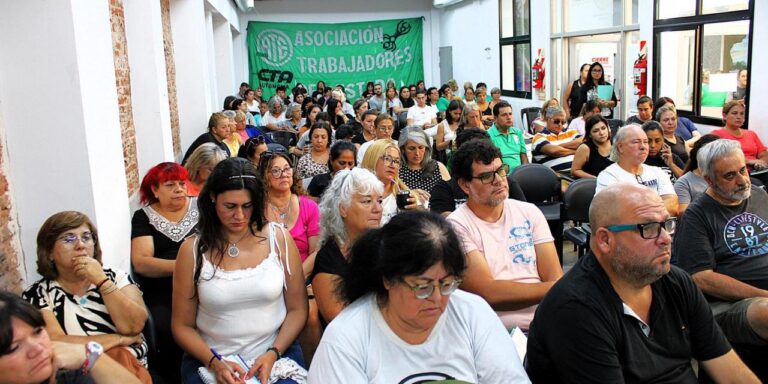 Asistentes Escolares votaron estado de alerta y movilización