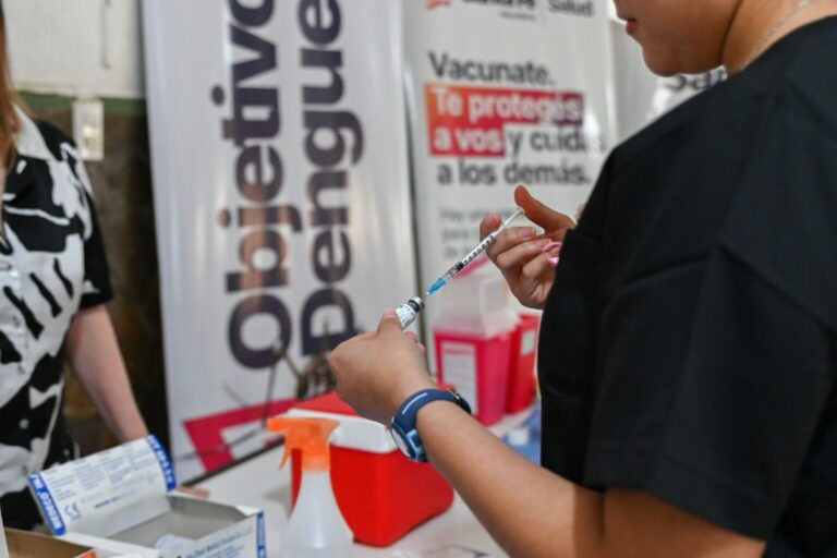 La vacunación contra el dengue superó las 120.000 dosis