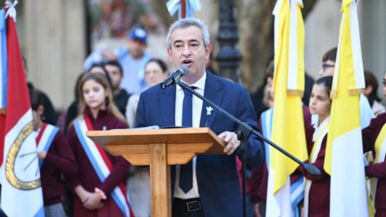 Javkin llamó a “vencer a las mafias con la revolución de la gente buena”