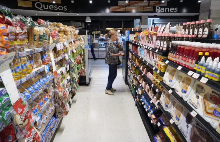 Una familia tipo necesitó $1.110.063 para no ser pobre en abril