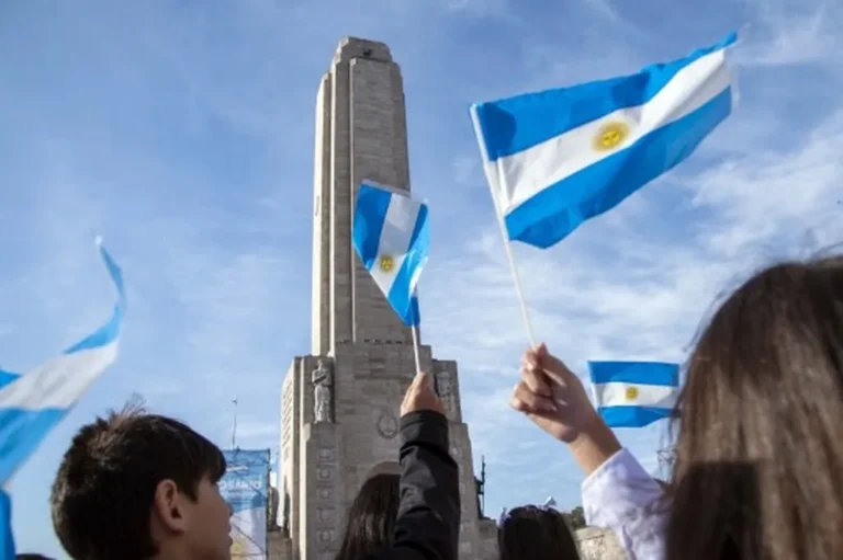 Miles de estudiantes llegan a Rosario para las Promesas de Lealtad a la Bandera