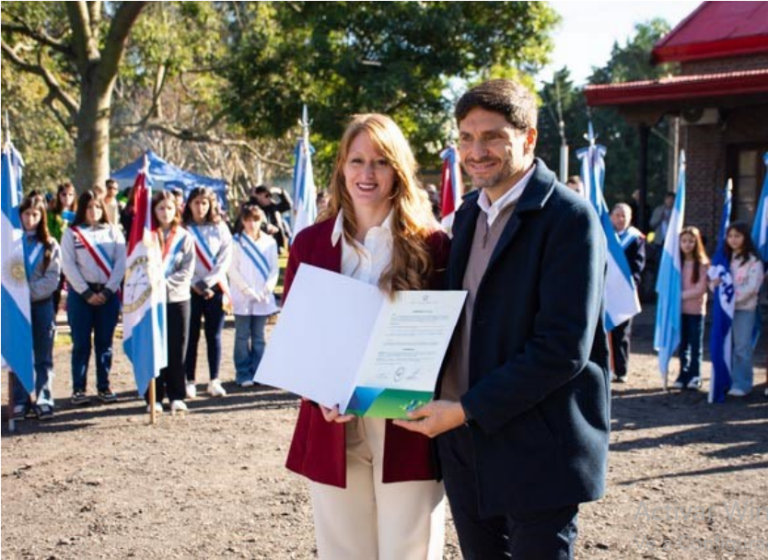 Con la presencia del gobernador y la entrega de 10 viviendas, San Jerónimo Sud festejó un nuevo aniversario