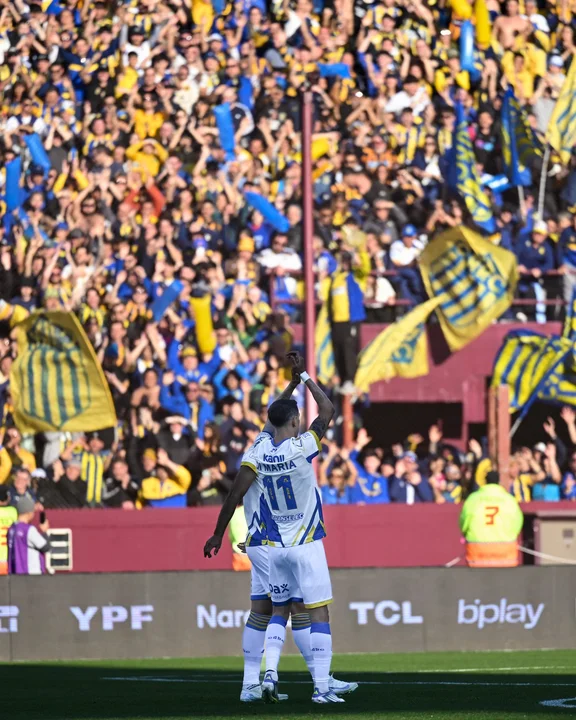 Con otro gol de Di María, Central venció a Lanús como visitante