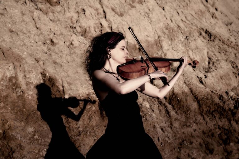 Amy Münchgesang lanzó el single “Las vueltas de la vida”