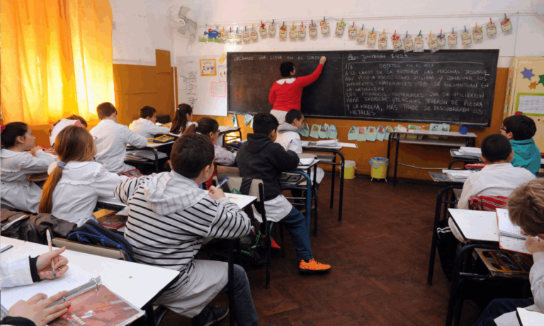 Unos 51 mil docentes santafesinos cobrarán el premio Asistencia Perfecta por su labor en junio