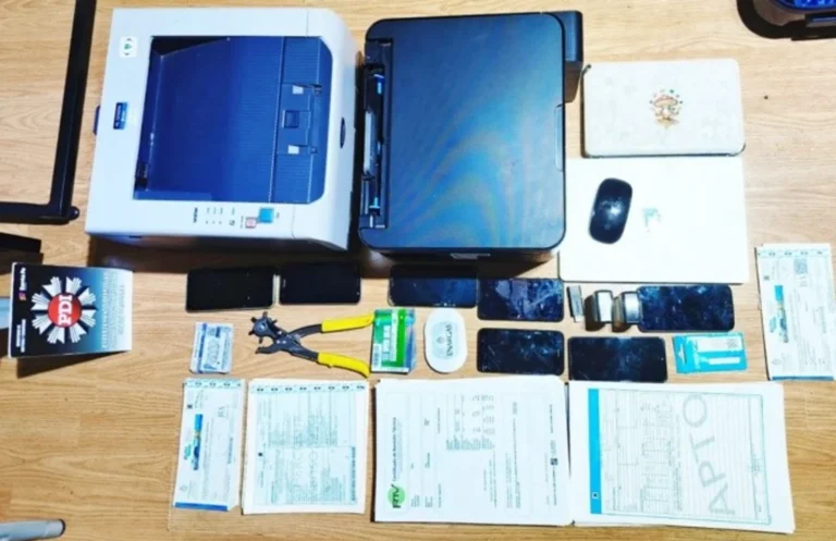 Cayó un hombre que vendía certificados truchos de VTV y RTO en Marketplace