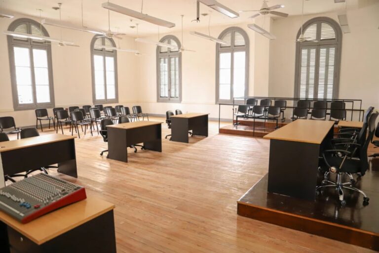 La Facultad de Derecho de estreno: aulas nuevas y memoria viva del 1890
