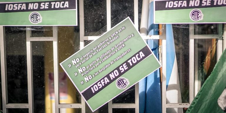 Alerta en IOSFA: clínicas de Rosario suspendieron la atención y trabajadores se movilizan
