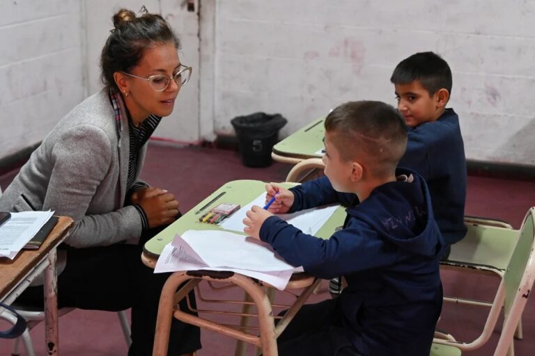 Asistencia Perfecta: más de 52 mil docentes cobrarán el incentivo este martes