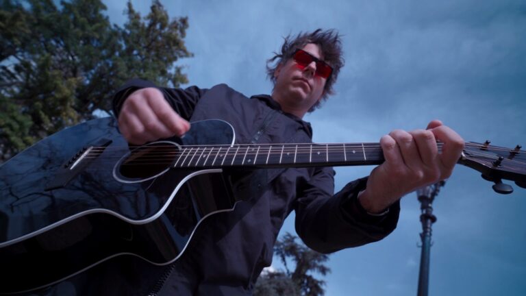 “Un día para desperezar los párpados”, el nuevo video de Diego Wacker, previo a su show acústico