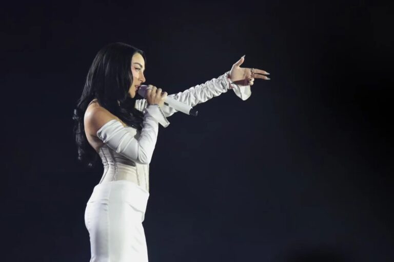 Una multitud disfrutó del show de Nicki Nicole y Baglietto en el Monumento