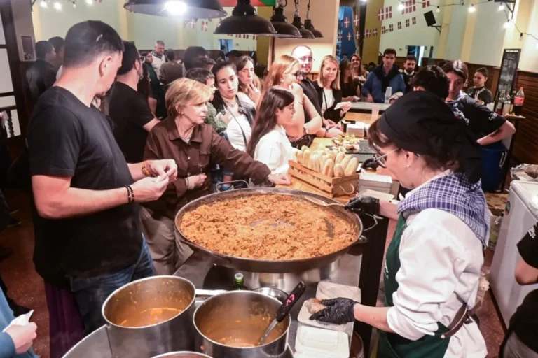 Llega una nueva edición de Noche de Colectividades