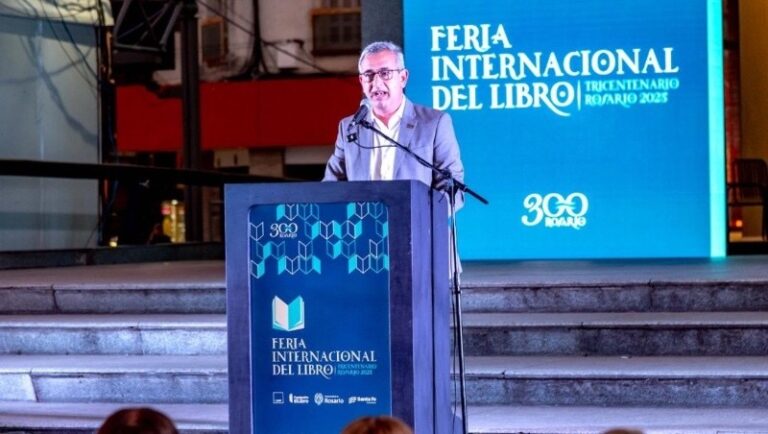 Javkin en la 41ª Feria del Libro Rosario: “Las letras nos abrazaron en los momentos más duros”