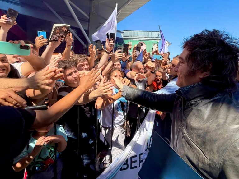 Milei recorrió Santa Fe junto al candidato a diputado Agustín Pellegrini