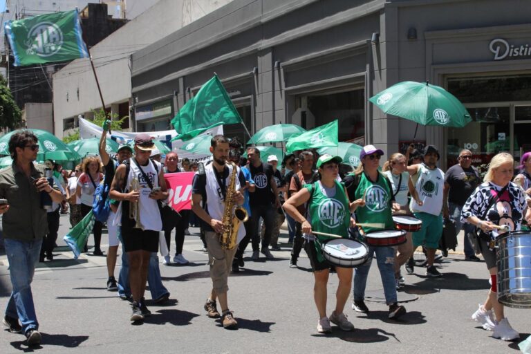 Masiva jornada de paro y movilización de ATE Rosario contra la reforma laboral
