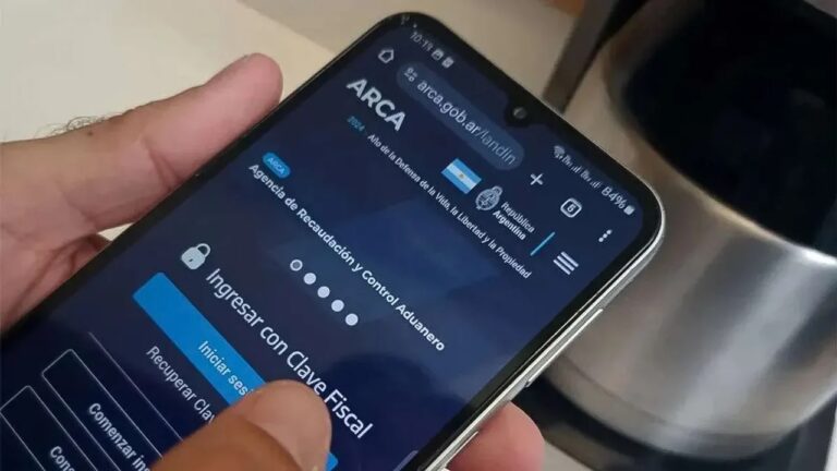 El Gobierno analiza eliminar el Monotributo y bajar el piso de Ganancias