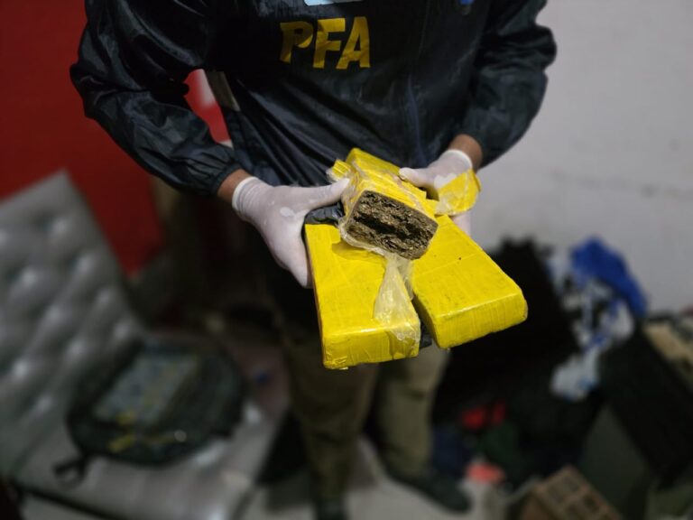 Varios detenidos y más de cinco kilos de marihuana tras un operativo de la Policía Federal en Santiago del Estero