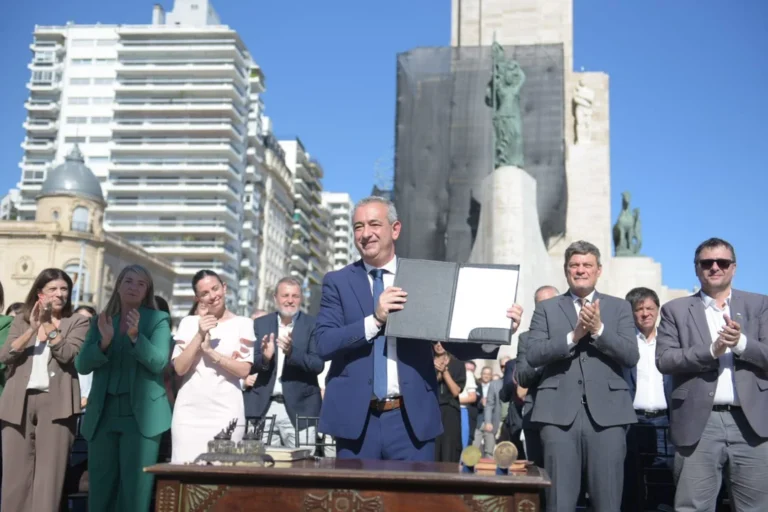 “Bienvenidos a la Ciudad Autónoma de Rosario”, celebró Javkin