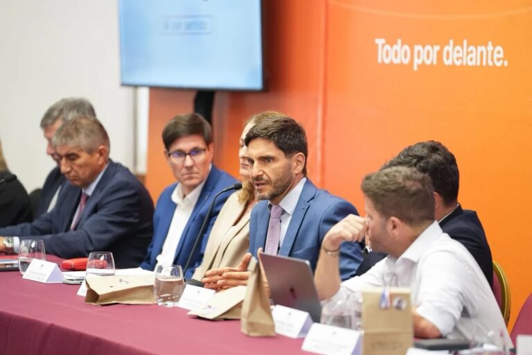 Pullaro impulsa la ciudadanía digital y un Estado moderno en Santa Fe