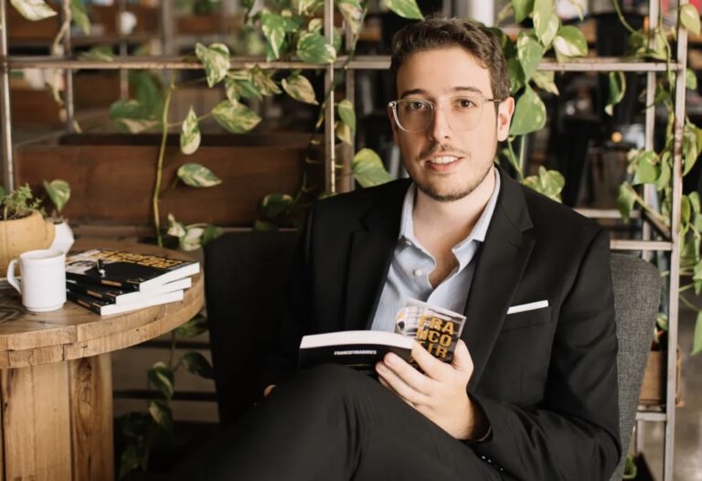 ¿Quién es el creador de contenido que busca incentivar la lectura y alejarse un rato de las redes?