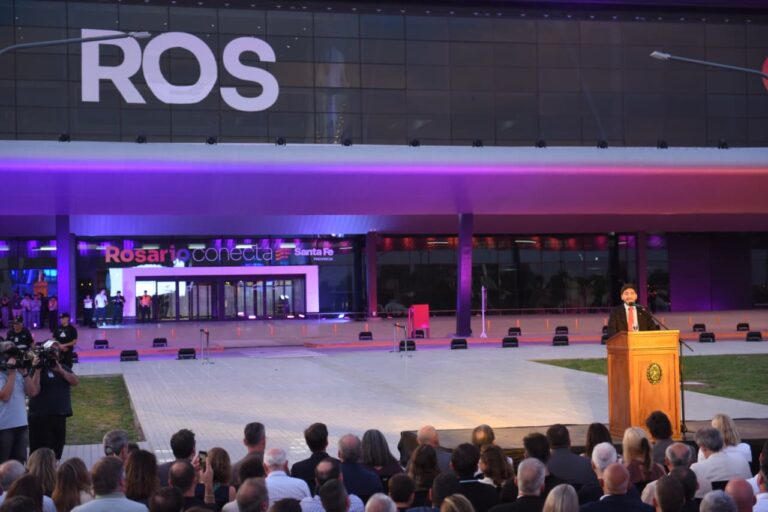 Con exhibiciones aéreas y una propuesta cultural, así se vivió la inauguración del Aeropuerto de Rosario