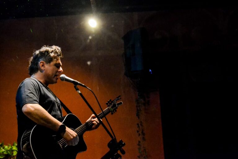 Diego Wacker cierra un año épico donde el jazz abraza a Attaque 77 en un homenaje rosarino