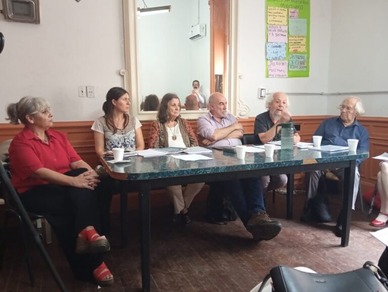 Graves denuncias sobre la crisis sanitaria argentina: un informe nacional alerta por el impacto de las políticas de Milei