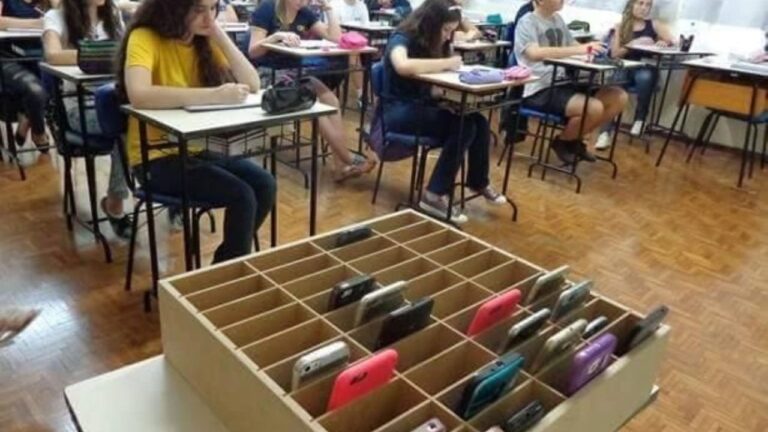 Santa Fe limita el uso de celulares en las aulas