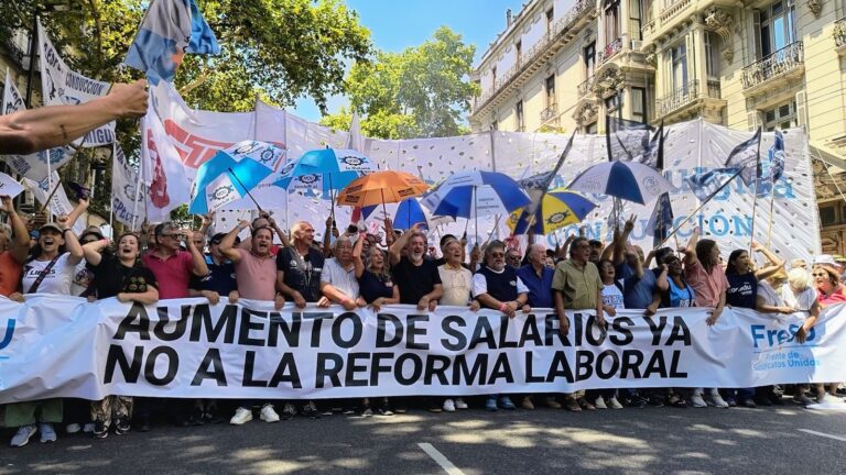 El Frente de Sindicatos Unidos ratifica el plan de lucha y anuncia paro general frente al avance de la reforma laboral