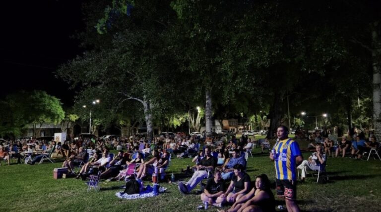 San Jerónimo Sud impulsa obras millonarias y celebró una nueva edición del Pic Nic Retro Nocturno