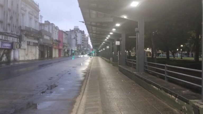 El paro de la CGT contra la reforma laboral se siente en Rosario, sin colectivos y con cortes y movilizaciones programadas