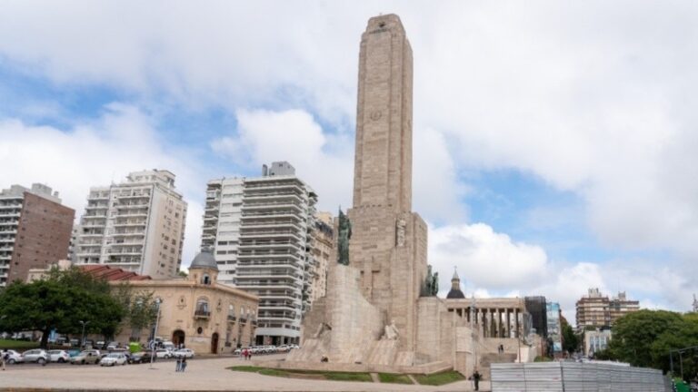Nación le cede a Provincia las obras del Monumento a la Bandera y se retomarían la próxima semana para llegar al 20 de junio