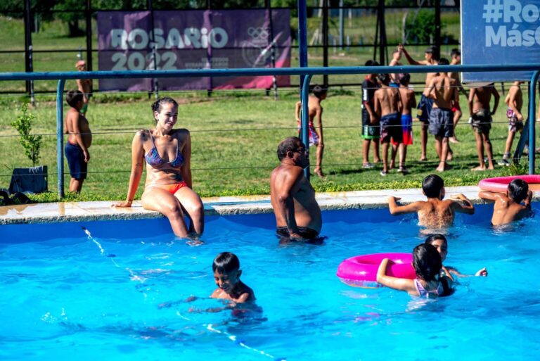 Verano en Rosario: más de 170 mil personas disfrutaron de las piletas recreativas en los polideportivos municipales