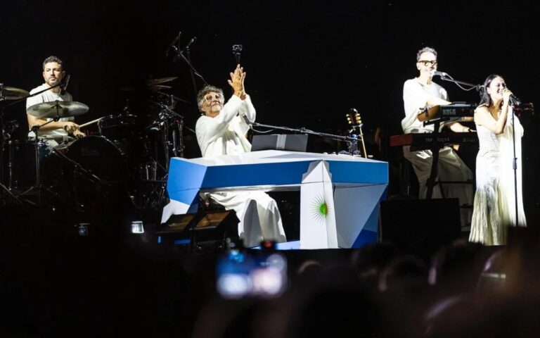 Fito y una noche histórica frente al río: congregó a cerca de 300 mil personas