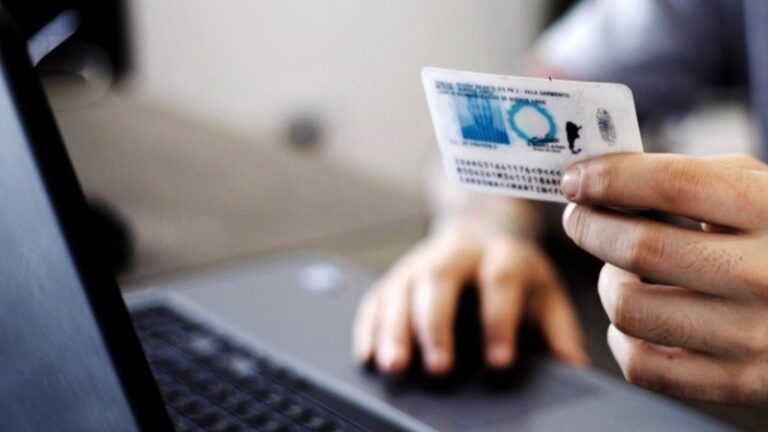 El Renaper actualizó los aranceles para gestionar documentos de identidad y pasaportes