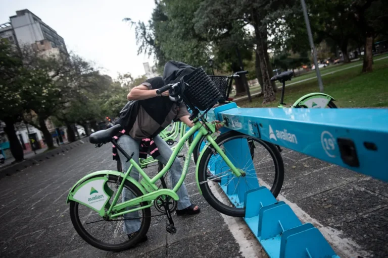 Rosario amplía su red de bicicletas públicas y habilita dos nuevas estaciones de Mi Bici, Tu Bici