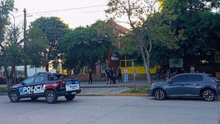 San Cristóbal: un alumno entró armado a la escuela, mató a un compañero y dejó varios heridos