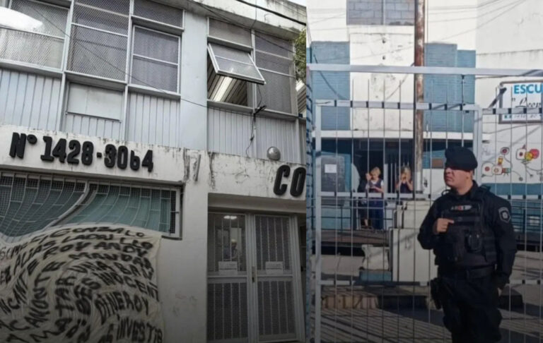 Escuelas bajo amenaza: denuncian vandalismo y mensajes mafiosos en instituciones educativas de Rosario
